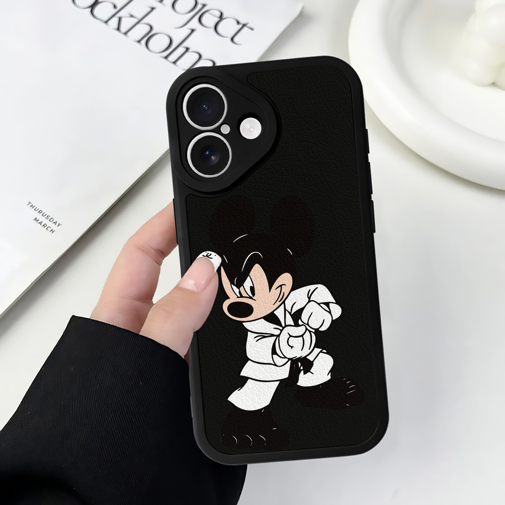 （画像用） ミッキーマウス Mickey Mouse 【iPhone 16シリーズ対応】シリコンスマホケース（レザー調） 材質：シリコン